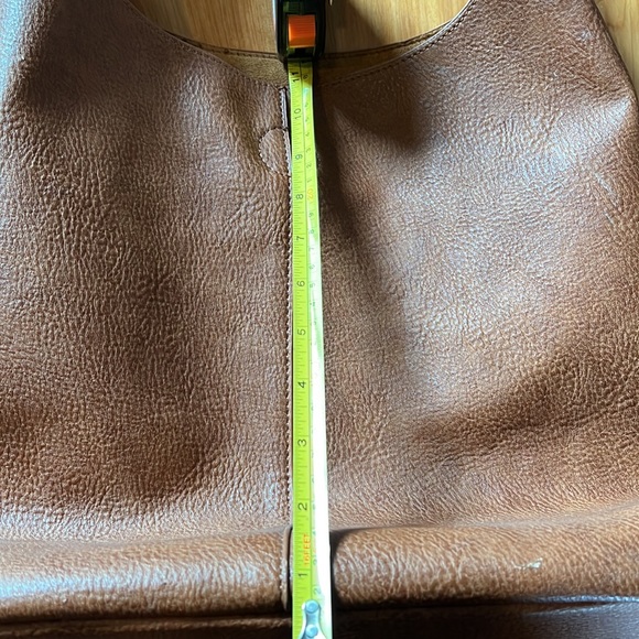 Plain faux leather brown bag. - Picture 5 of 5